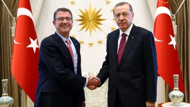 دیدار اشتون کارتر(سمت چپ) با رجب طیب اردوغان، رئیس جمهور ترکیه