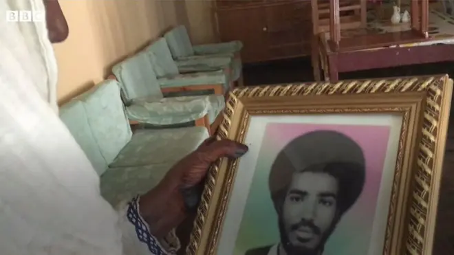 "ታኒካ ወዲ ታኒካ ገይሩ ክራር ሰሪሑ ትርምርም የብላ ነይሩ" ኣደ እያሱ፡ ማማ ኣሰገደች መለስ