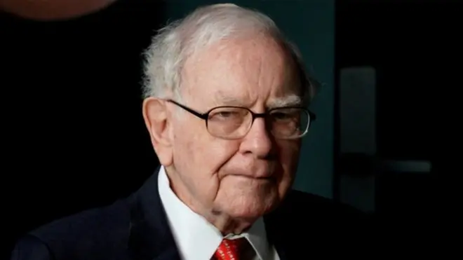Warren Buffett, presidente de Berkshire Hathaway, es el tercer hombre más rico del mundo por detrás de Bill Gates y Jeff Bezos, según Forbes.