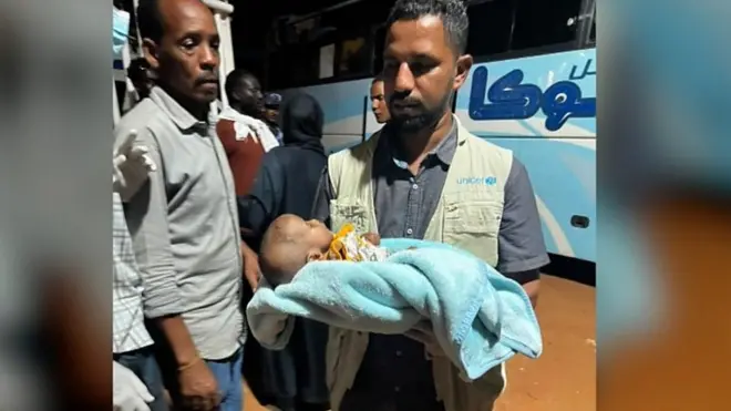 تمكنت دار الأيتام في الخرطوم من إجلاء 300 طفل حوصروا في مرمى نيران الصراع الدائر في السودان من العاصمة الخرطوم.