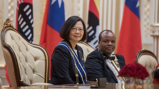 台灣總統蔡英文造訪斯威士蘭，國王恩史瓦蒂三世以國禮迎接。