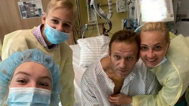 Bwana Navalny yanditse ubutumwa bwiwe kuri Instagram aramutsa abakunzi biwe