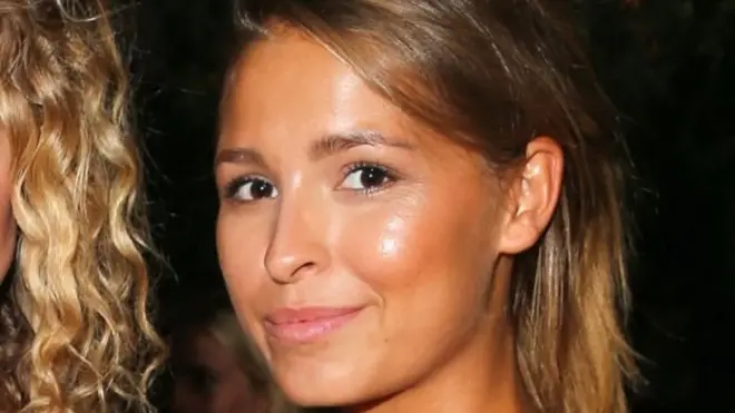 Marisa Papen dikecam karena foto-fotonya yang menggoda.