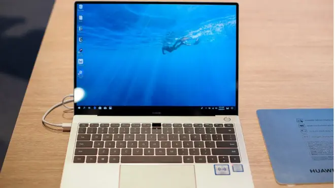El ordenador Matebook X Pro fue exhibido durante el conferencia mundial de teléfonos móviles en Barcelona a principios de este año.