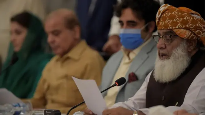 'اے پی سی کے اعلامیے میں جن باتوں کا ذکر کیا گیا ہے اگر حزب مخالف کی جماعتیں ان میں سے 50 فیصد پر بھی عمل کر لیں تو وہ وزیر اعظم کو اپوزیشن کی جماعتوں کے ساتھ بات چیت کرنے پر مجبور کر سکتی ہیں'