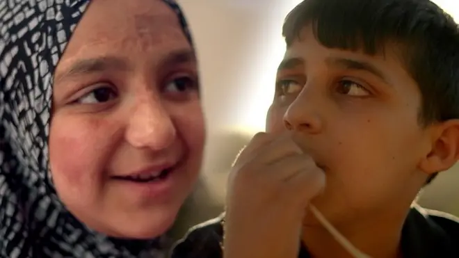 طفلان وعقد من الحرب في سوريا