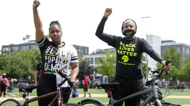 Los ciudadanos de Seattle han convertido en su terreno un conjunto de cuadras, de las que ha salido la policía.