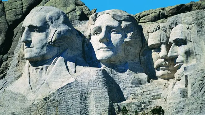یادبود ملی کوه راش‌مر از چهار رئیس جمهوری آمریکا، راست به چپ آبراهام لینکلن، تئودور روزولت، توماس جفرسون و جرج واشینگتن