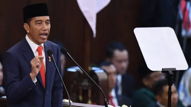 Presiden Joko Widodo berpidato usai dilantik menjadi presiden periode 2019-2024 di Gedung Nusantara, kompleks Parlemen, Senayan, Jakarta, Minggu (20/10).