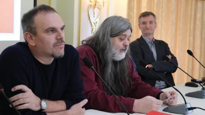 Dobitnik nagrade Saša Ilić i članovi žirija Teofil Pančić i Ivan Milenković