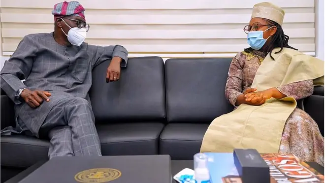 gomina Sanwo-olu pẹlu Ẹniọla Ajala, gomina ọlọjọ kan ni ipinlẹ eko fun ọdun 2021