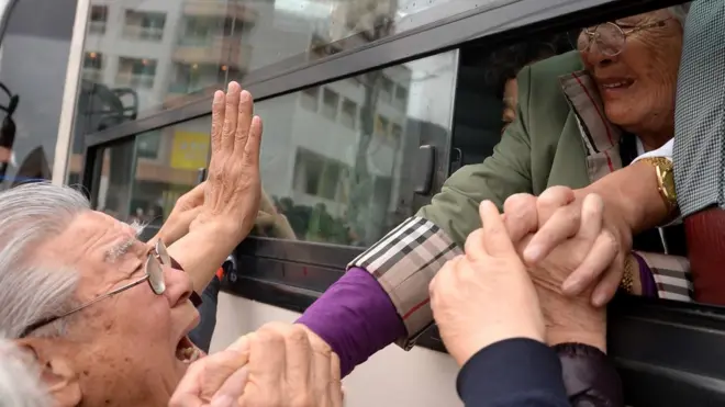 2015년 10월 22일 금강산에서 진행된 남북이산가족 상봉당시 모습