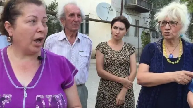 Qaraçuxur qəsəbəsinin sakinləri yeni evlərə köçmək şərtlərindən narazıdır.