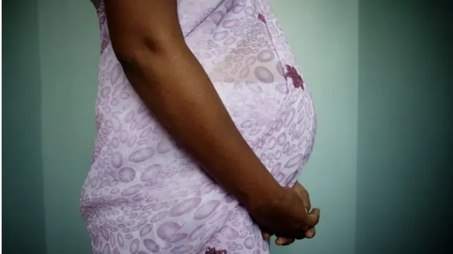 حکومت د داسې قوانینو غوښتنه کوي چې په ډېرو سختو حالاتو کې یوازې ډېر نژدې خپل خپلوان وکړای شي د بل چا ماشوم وزېږوي