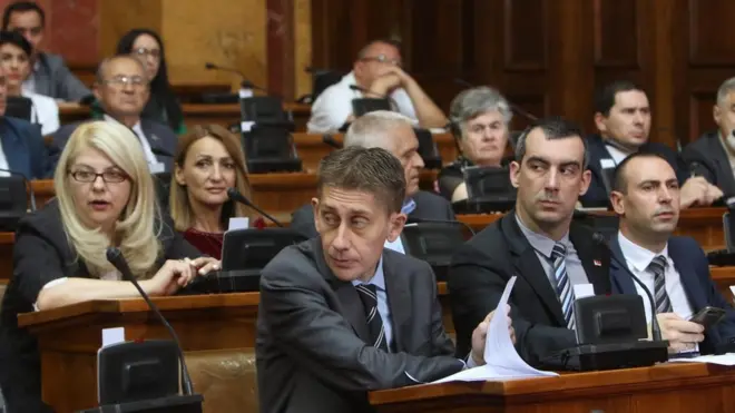 Народна скупштина даје коначну потврду свим важним уговорима које званичници потписују у име грађана Србије