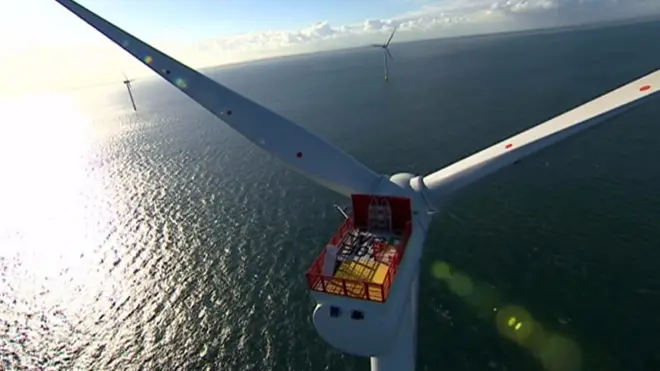 У майбутньому виробництво електроенергії забезпечуватимуть такі вітрові станції як та, що розбудовується у Північному морі.