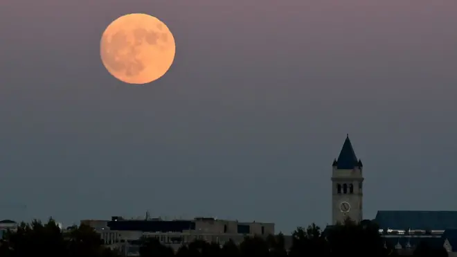 The differences between a supermoon and a normal full moon are quite subtle