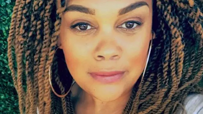 Sara-Jayne King relató la historia de su adopción en su libro "Killing Karoline".