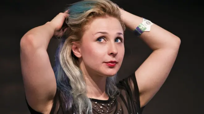 Алехина сообщила в суде, что у нее есть малолетний сын, который живет с ней и отцом