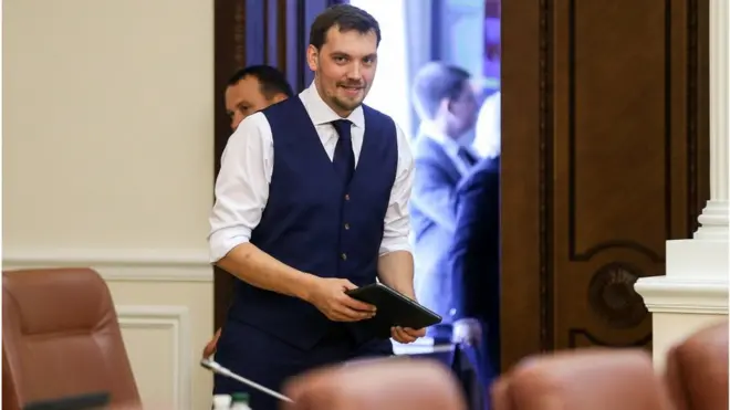 Олексій Гончарук взявся до роботи, закасавши рукави