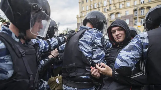 12 июня в московских ОВД оказались 866 человек