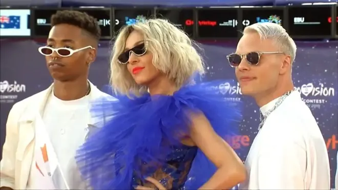 У Тель-Авіві стартував пісенний конкурс Євробачення, в якому беруть участь виконавці з 41 країни. Під час церемонії відкриття учасники дефілювали “помаранчевою доріжкою”.