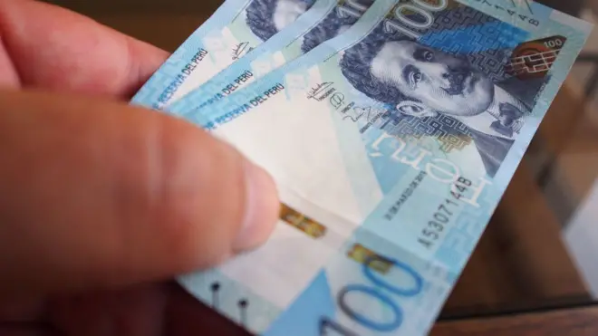 Al contrario que la de otras monedas latinoamericanas, la cotización del sol no sufre grandes variaciones.