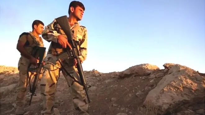 Los Peshmerga kurdos, muchos de ellos veteranos de guerra están ajustando su defensa contra el Estado Islámico.