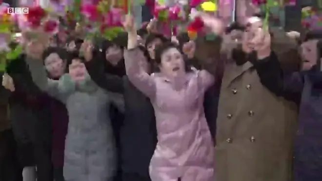 北朝鮮の金委員長、午前3時の帰国　国営放送が伝えた大歓迎