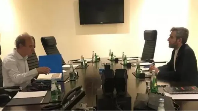 علی باقری کنی، مذاکره کننده ارشد ایران در پرونده هسته‌ای این کشور، با انریکه مورا، رابط گفتگوهای غیرمستقیم تهران واشنگتن دیدار کرده است.