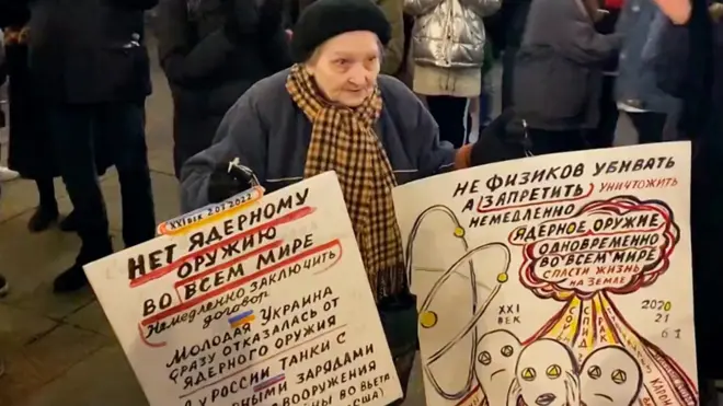 Baka aktivistkinja uhapšena na antiratnom protestu u Rusiji