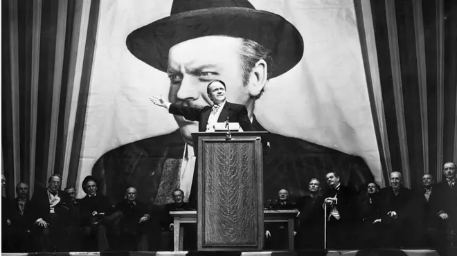 تشارلز كاين يتحدث في مؤتمر انتخابي