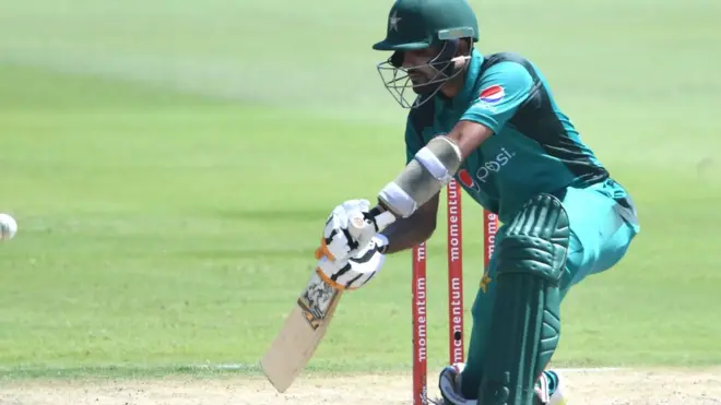 بابر اعظم نے پہلے دو اوور میں چھ چوکے لگائے