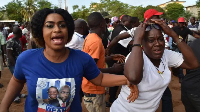 After di first time dem do di elections for Liberia, many of George Weah supporters enter street to jolli say dem win
