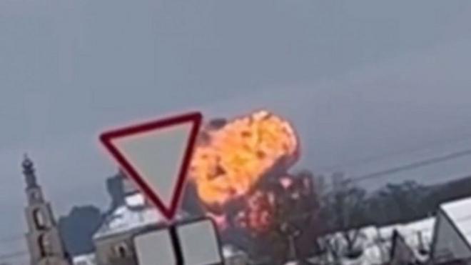 Взрыв после падения самолета