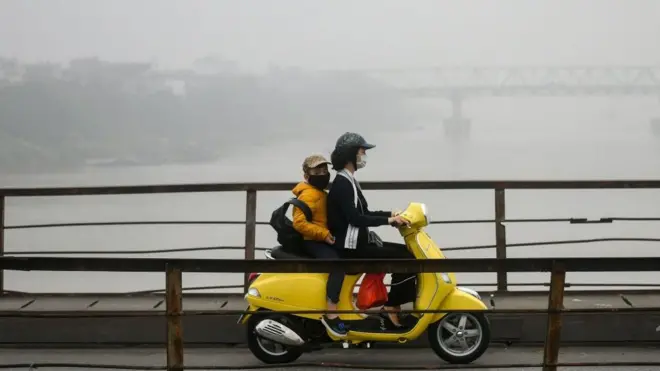 Hà Nội một ngày trong không khí mờ đục của ô nhiễm