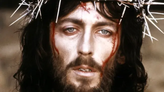 El rostro de Robert Powell interpretando a Jesús se convirtió en una imagen icónica.