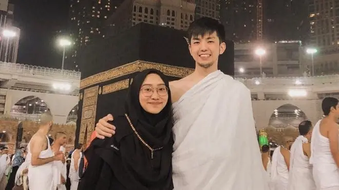 Kadir Keiji bersama istrinya Yusanne Pitaloka.