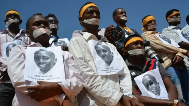 Waandishi wa Somalia wakiandamana kufungwa kwa mwenzao