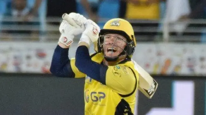 آئن مورگن کی نصف سنچری کے مدد سے پشاور زلمی نے کراچی کنگز کو سات وکٹوں سے شکست دے دی