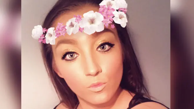 Эбби столкнулась с травлей еще в школе, но затем издевательства переместились в интернет