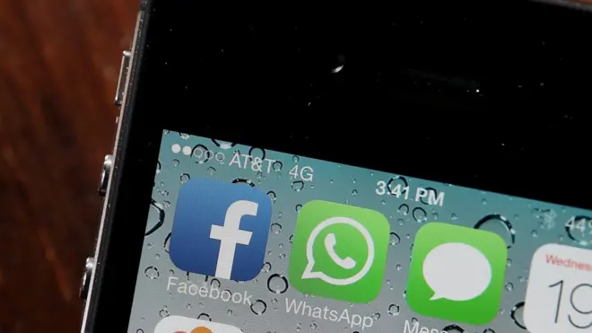 Летом "Фейсбук" объявила, что будет обмениваться с мессенджером данными пользователей