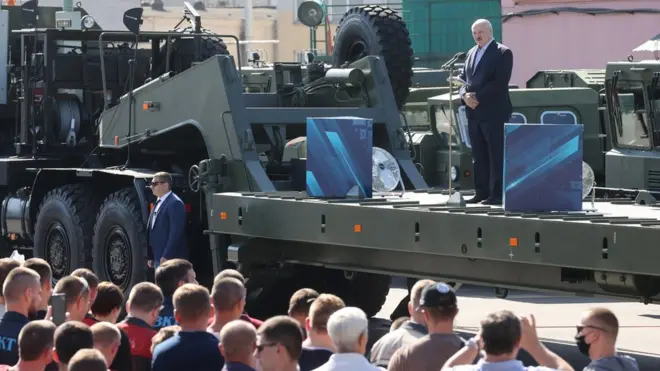 Лукашенконинг завод ишчилари билан учрашуви