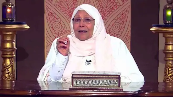 توفيت الداعية المصرية عبلة الكحلاوي بعد صراع استمر لأسابيع مع فيروس كورونا.