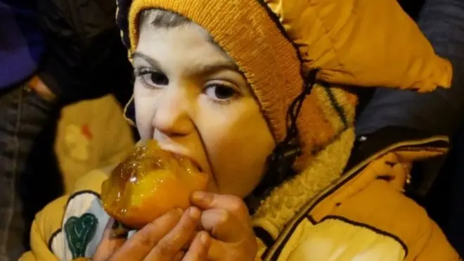 Madaya boy eats food ahead of evacuation, 11 January