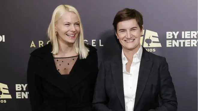 Milica Đurđić i Ana Brnabić - na premijeri animiranog filma tokom posete holivudskog glumca Džonija Depa Beogradu, oktobra 2021.