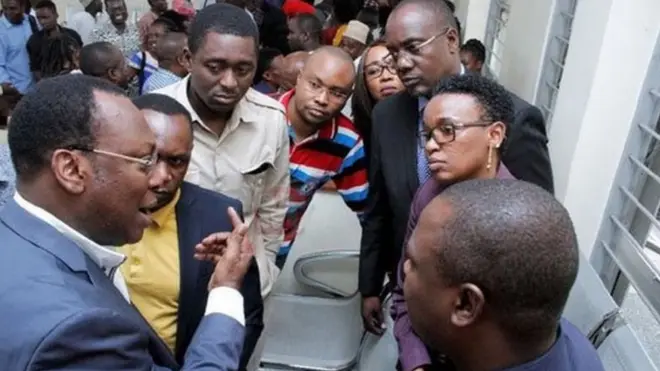 Freeman Mbowe kushoto na viongozi wengine wa Chadema