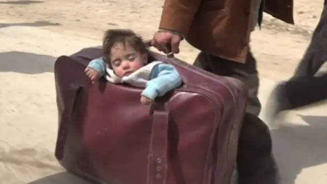 بي بي سي عند معبر بيت سوا في الغوطة الشرقية وخروج مئات المدنيين