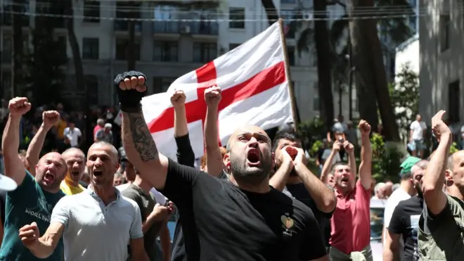 Противники шествия