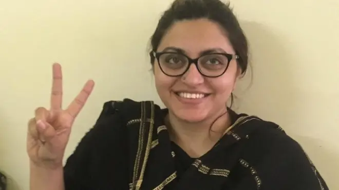 گلالئی اسماعیل نے بتایا کہ ایئرپورٹ پر انھیں اطلاع دی گئی کہ ان کا نام ای سی ایل میں ہے